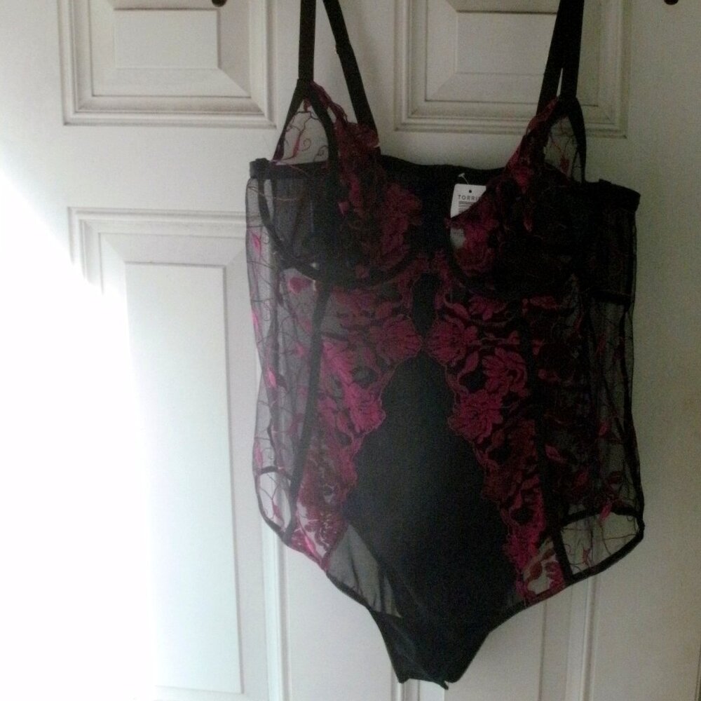 NWT TORRID Sheer Black Mesh Underwire Bodysuit Pink Floral Embroidery 1X ~14-16